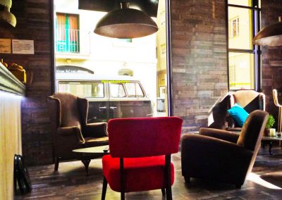 Un nouveau Surf House à Barcelone, décoré par MisterWils, architecture d'intérieur, vintage, décoration. furniture for free souls