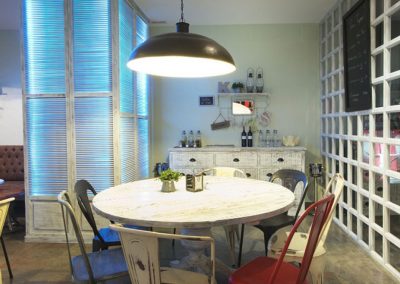 Vintage Bar Teatinos : café, cocktails et tapas dans un gastrobar 1