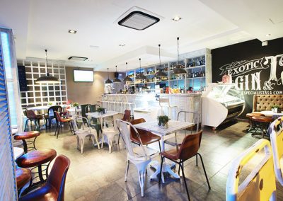 Vintage Bar Teatinos : café, cocktails et tapas dans un gastrobar 3