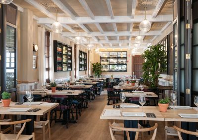 Rocala, nouveau restaurant du Groupe La Raza, par Persevera Producciones, avec MisterWils, furniture for free souls