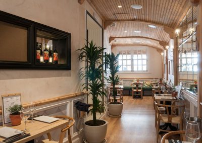 Rocala, nouveau restaurant du Groupe La Raza, par Persevera Producciones, avec MisterWils, furniture for free souls