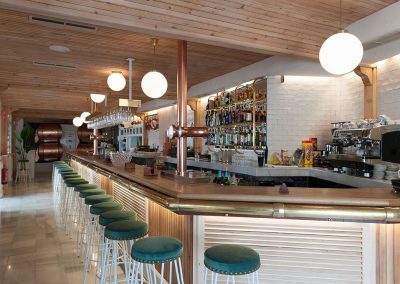 Rocala, nouveau restaurant du Groupe La Raza, par Persevera Producciones, avec MisterWils, furniture for free souls