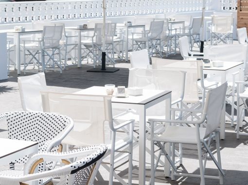 Charlotte Cadiz, un nouveau bar de plage décoré par MisterWils