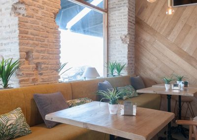 Charlotte Cadiz, un nouveau bar de plage décoré par MisterWils, architecture d'intérieur, vintage, furniture for free souls