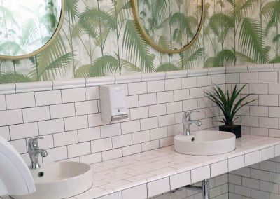 Charlotte Cadiz, un nouveau bar de plage décoré par MisterWils, architecture d'intérieur, vintage, furniture for free souls