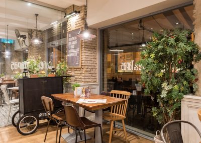 Relooking de l'emblématique "Café and Tapas" à Séville, par MisterWils, architecture d'intérieur, décoration, vintage, furniture for free souls