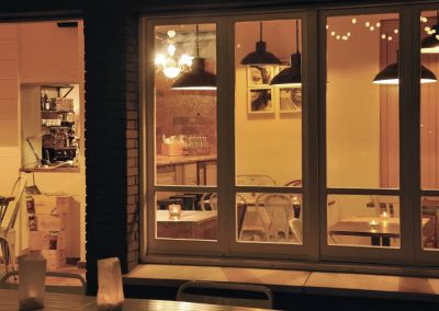 "Espai Terres Llunyanes" : manger, boire et voyager à Esparreguera (Catalogne), par MisterWils, architecture d'intérieur, furniture for free souls