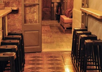 "Espai Terres Llunyanes" : manger, boire et voyager à Esparreguera (Catalogne), par MisterWils, architecture d'intérieur, furniture for free souls