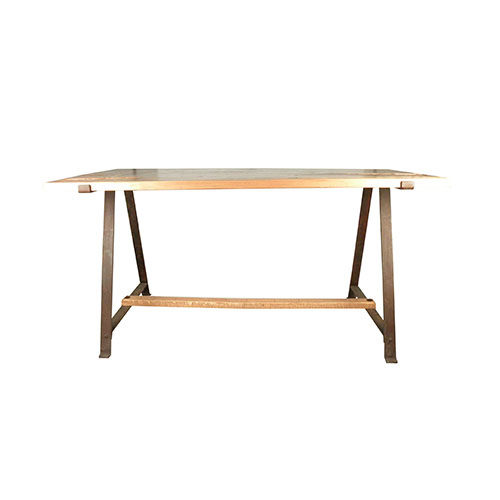 POTTER Table de style industriel, structure en acier, finition cuivré. plateau et traverse en bois. Produit fabriqué sur mesure, les dimensions et finitions sont personnalisables.