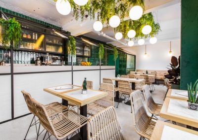 One Love Café, un "café-barbier" à Nice ! Par l'architecte d'intérieur Steve Baldini, avec MisterWils, furniture for free souls