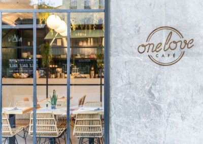 One Love Café, un "café-barbier" à Nice ! Par l'architecte d'intérieur Steve Baldini, avec MisterWils, furniture for free souls