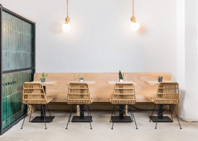 One Love Café, un "café-barbier" à Nice ! Par l'architecte d'intérieur Steve Baldini, avec MisterWils, furniture for free souls