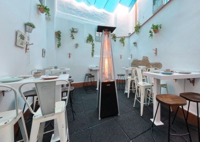 Alianzza Tapas & Copas attire l'attention à Utrera, par MisterWils furniture for free souls