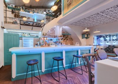 Alianzza Tapas & Copas attire l'attention à Utrera, par MisterWils furniture for free souls