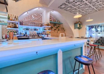 Alianzza Tapas & Copas attire l'attention à Utrera, par MisterWils furniture for free souls