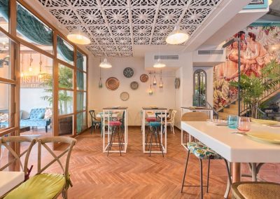 Alianzza Tapas & Copas attire l'attention à Utrera, par MisterWils furniture for free souls