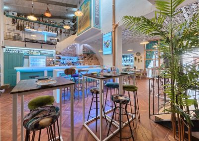 Alianzza Tapas & Copas attire l'attention à Utrera, par MisterWils furniture for free souls