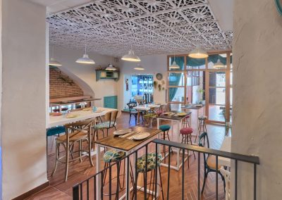 Alianzza Tapas & Copas attire l'attention à Utrera, par MisterWils furniture for free souls