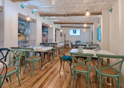 Alianzza Tapas & Copas attire l'attention à Utrera, par MisterWils furniture for free souls