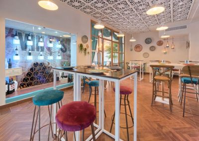 Alianzza Tapas & Copas attire l'attention à Utrera, par MisterWils furniture for free souls