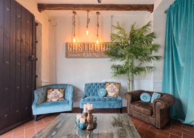 Alianzza Tapas & Copas attire l'attention à Utrera, par MisterWils furniture for free souls