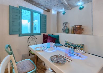 Alianzza Tapas & Copas attire l'attention à Utrera, par MisterWils furniture for free souls