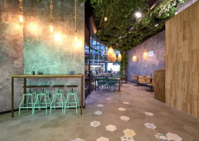 Burrito Market, un nouveau concept gastronomique à Séville avec MisterWils, furniture for free souls, architecture d'intérieur, vintage...