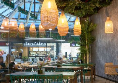 Burrito Market, un nouveau concept gastronomique à Séville avec MisterWils, furniture for free souls, architecture d'intérieur, vintage...