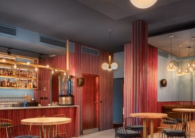 Sinatra, un nouveau bar à la mode à Séville, avec MisterWils, furniture for free souls, architecture d'intérieur, vintage...