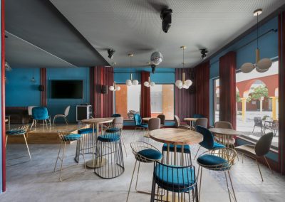 Sinatra, un nouveau bar à la mode à Séville, avec MisterWils, furniture for free souls, architecture d'intérieur, vintage...