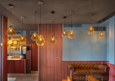 Sinatra, un nouveau bar à la mode à Séville, avec MisterWils, furniture for free souls, architecture d'intérieur, vintage...