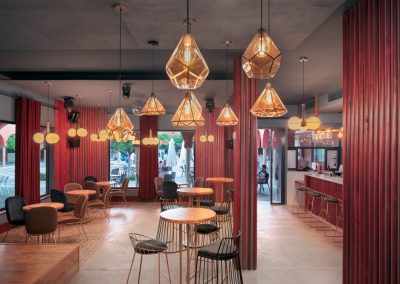 Sinatra, un nouveau bar à la mode à Séville, avec MisterWils, furniture for free souls, architecture d'intérieur, vintage...