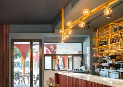 Sinatra, un nouveau bar à la mode à Séville, avec MisterWils, furniture for free souls, architecture d'intérieur, vintage...