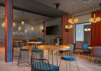 Sinatra, un nouveau bar à la mode à Séville, avec MisterWils, furniture for free souls, architecture d'intérieur, vintage...