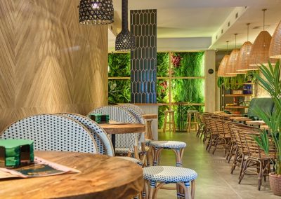 Bravo, un souffle d'air frais en plein coeur de Triana, par MisterWils, furniture for free souls, vintage, scandinave, sofas, chaises, tabourets, canapés, tables...