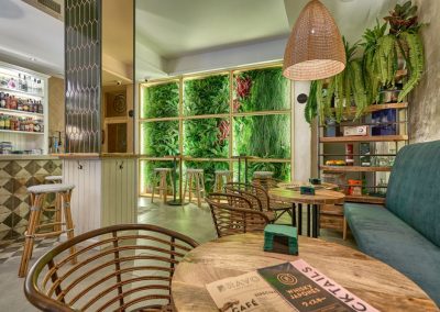 Bravo, un souffle d'air frais en plein coeur de Triana, par MisterWils, furniture for free souls, vintage, scandinave, sofas, chaises, tabourets, canapés, tables...