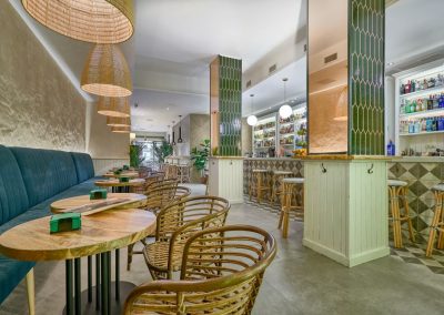 Bravo, un souffle d'air frais en plein coeur de Triana, par MisterWils, furniture for free souls, vintage, scandinave, sofas, chaises, tabourets, canapés, tables...