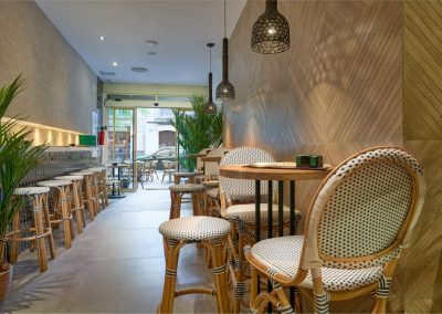 Bravo, un souffle d'air frais en plein coeur de Triana, par MisterWils, furniture for free souls, vintage, scandinave, sofas, chaises, tabourets, canapés, tables...