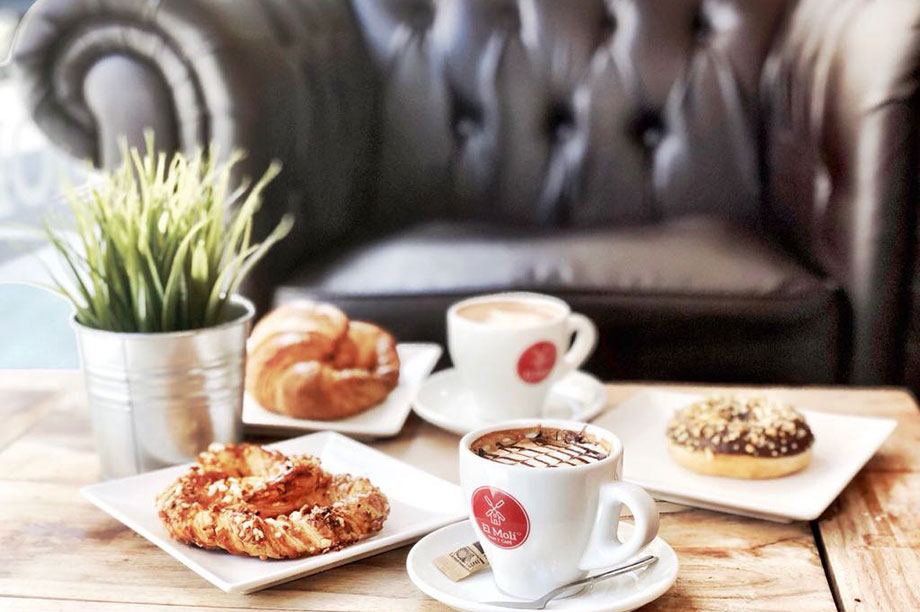 « El Moli Pan y Café », une chaîne de cafés meublé par MisterWils, furniture for free souls, vintage, scandinave, rétro, industriel...