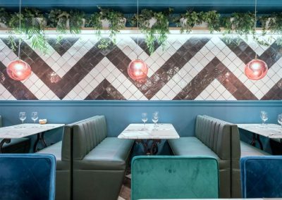 Jaleo, un restaurant de style rétro à Madrid, avec MisterWils, furniture for free souls, vintage, scandinave, sofas, chaises, tabourets, canapés, tables...