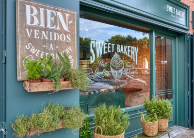Sweet Bakery, l'artisan pâtissier anglais, par MisterWils, furniture for free souls, vintage, scandinave, sofas, chaises, tabourets, canapés, tables...