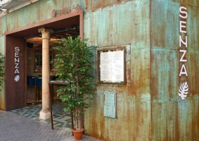 Senza, une nouvelle offre gastronomique à Séville, par MisterWils, furniture for free souls, vintage, scandinave, sofas, chaises, tabourets, canapés, tables... 18