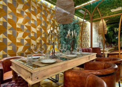 Senza, une nouvelle offre gastronomique à Séville, par MisterWils, furniture for free souls, vintage, scandinave, sofas, chaises, tabourets, canapés, tables... 2