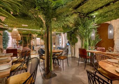 Senza, une nouvelle offre gastronomique à Séville, par MisterWils, furniture for free souls, vintage, scandinave, sofas, chaises, tabourets, canapés, tables... 6