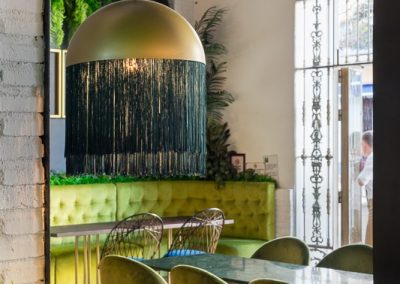 LPA un nouveau restaurant à la mode, par CM4 avec MisterWils, furniture for free souls, vintage, scandinave, sofas, chaises, tabourets, canapés 19