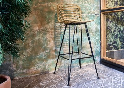 Don Otilio, nouveau restaurant dans le quartier emblématique de Séville, furniture for free souls, vintage, scandinave, sofas, chaises, tabourets, canapés