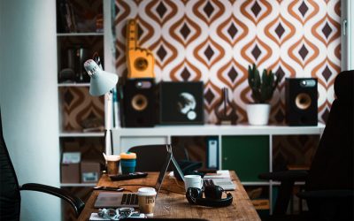Cinq tables de bureau qui incitent au travail et à l’inspiration