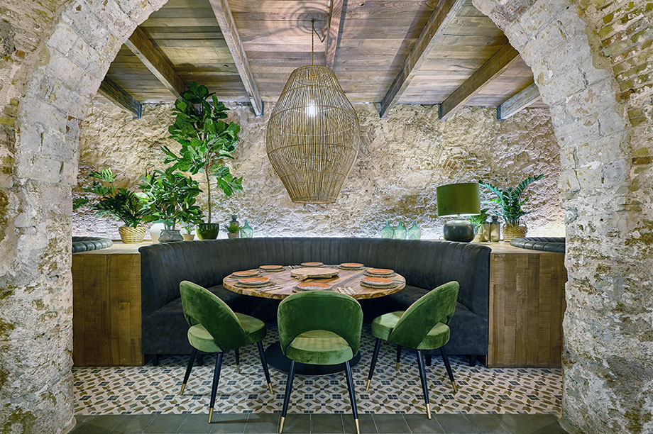 Prenez de l'avance sur les tendances et intégrez le velours à votre intérieur