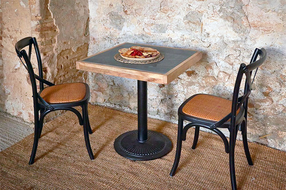 Neuf tendances déco qui démontrent que la couleur noire est la star