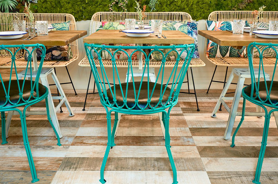 Chaises, tabourets et canapés en soldes